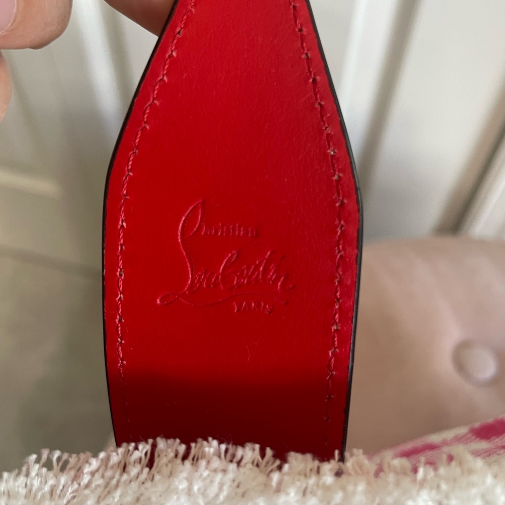 Christian Louboutin
Frangibus Viva Vichy Small With Love Graffiti Toile Tote Bag - Picture 8 of 13